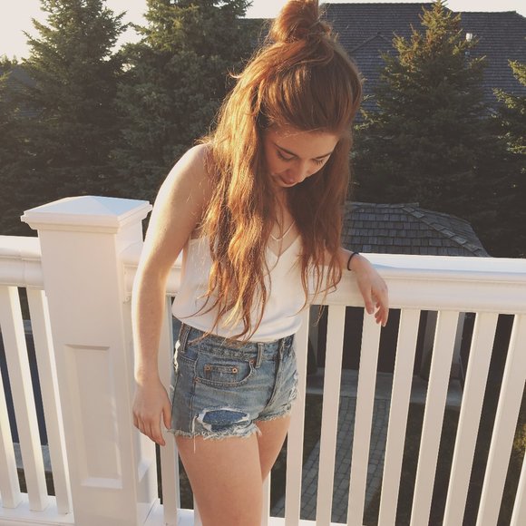 Meet your Posher, Alexandra - Picture 1 of 1